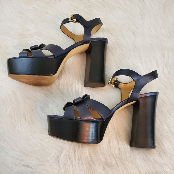 **Michael Kors Sz 8.5 Tara Navy Floral Sandals - Picture 3 of 12